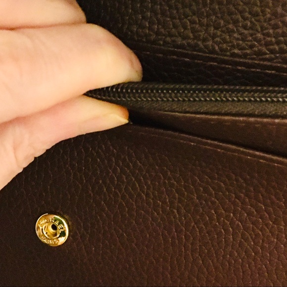 NWOT Michael Kors Pebbled, Authentic Leather, Crossbody, Multocket, Bag! - Picture 5 of 9